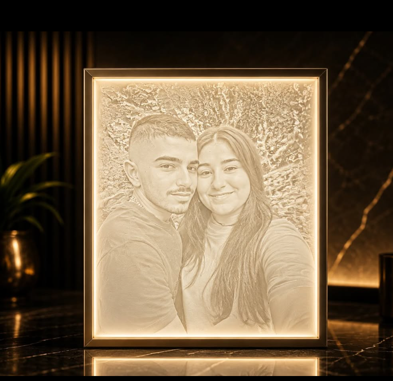 Μαυρόασπρη Φωτιζόμενη Lithophane – Custom 3D Printed LED Frame